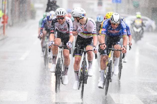 Slovenian Tadej Pogacar of UAE Team Emirates and Dutch Mathieu van der Poel of Alpecin-Premier Tech pictured in action during the men s race of the Ronde van Vlaanderen Tour des Flandres Tour of Flanders UCI WorldTour one day cycling race, 278 km from Antwerp to Oudenaarde, Sunday 05 April 2026. DAVIDxPINTENS  x169868300x