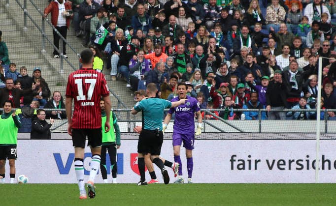 Germany Soccer 2 Bundesliga 2025 2026, Matchday 28 Hannover 96 vs SV 07 Elversberg Heinz von Heiden Arena Stadion Hannover Penalty Referee Dr Robert Kampka Nahuel Noll Hannover 96, 1 Hannover Copyright: xAymanxAlahmedx