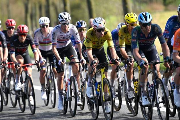 Ronde van Vlaanderen 2026 Cycling Race OUDENAARDE, BELGIUM - APRIL 05 : Stuyven Jasper (BEL) of Soudal Quick-Step, Van Aert Wout (BEL) of Team Visma I Lease a Bike during the 110th edition of Ronde van Vlaanderen an UCI World Tour 1.UWT one day cycling road race for Men Elite of 271 km with start in Antwerpen and finish in Oudenaarde on April 5, 2026 in Oudenaarde, Belgium, 05 04 2026 ( Motordriver Guy De Vuyst - Oudenaarde Belgium  Copyright: xNicoxVereeckenx