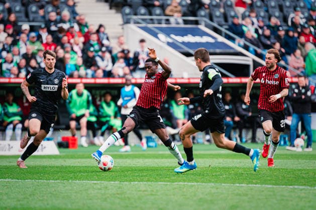 2 Bundesliga Hannover 96 vs SV Elversberg, 05 04 2026 Noel Aseko Nkili Hannover 96, 15 on the ball Football, 2 Bundesliga, 28 Matchday Hannover 96 vs SV Elversberg on 05 04 2026 at Heinz von Heiden Arena, Hannover DFL REGULATIONS PROHIBIT ANY USE OF PHOTOGRAPHS AS IMAGE SEQUENCES AND OR QUASI VIDEO Copyright: xBEAUTIFULxSPORTS Tonhäuserx