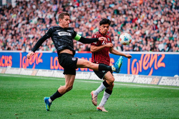 2 Bundesliga Hannover 96 vs SV Elversberg, 05 04 2026 Lukas Finn Pinckert SV Elversberg, 19 clears in front of Husseyn Chakroun Hannover 96, 14 Soccer, 2 Bundesliga, 28 Matchday Hannover 96 vs SV Elversberg on 05 04 2026 at Heinz von Heiden Arena, Hannover DFL REGULATIONS PROHIBIT ANY USE OF PHOTOGRAPHS AS IMAGE SEQUENCES AND OR QUASI VIDEO Copyright: xBEAUTIFULxSPORTS Tonhäuserx