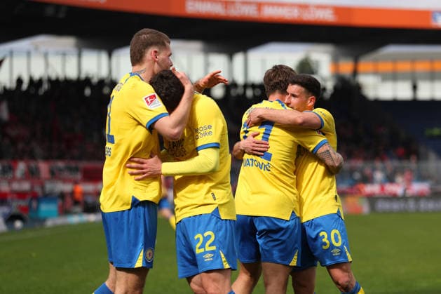 Braunschweig vs Nuremberg 2 BL Braunschweig, 05 04 2026, Football, Men, 2 BL, Season 2025 2026, Eintracht Braunschweig vs 1 FC Nürnberg Jovan Mijatovic Eintracht Braunschweig cheers with teammates after his goal for 1 1 DFL DFB REGULATIONS PROHIBIT ANY USE OF PHOTOGRAPHS as IMAGE SEQUENCES and or QUASI VIDEO Stadion an der Hamburger Straße Niedersachsen Germany