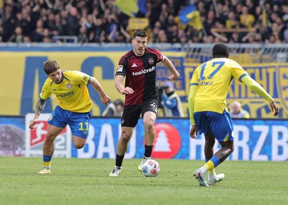 05 04 2026 Soccer Season 2025 2026 2 Soccer Bundesliga 28 Matchday Eintracht Braunschweig BTSV EBS 1 FC Nürnberg FCN Club Sportfoto Zink DaMa xdaxmax DFL regulations prohibit any use of photographs as image sequences and or quasi video only for editorial use Jovan Mijatovic 11, Eintracht Braunschweig BTSV EBS Luka Lochoshvili 24, 1 FC Nürnberg FCN Aaron Opoku 17, Eintracht Braunschweig BTSV EBS