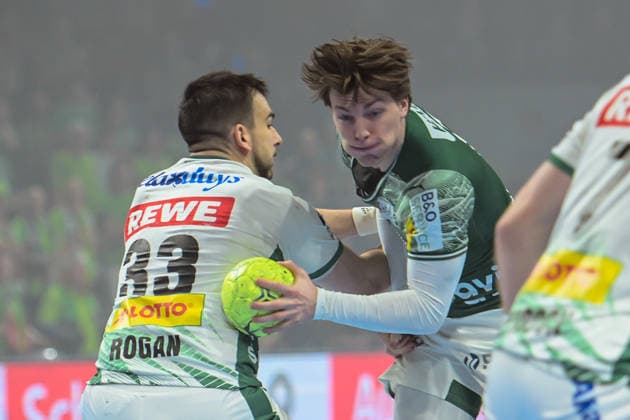 05 04 2026, xlakx, Handball Daikin HBL, Fuechse Berlin SC DHfK Leipzig v l Luka Rogan SC DHfK Leipzig , Nils Lichtlein Fuechse Berlin duel, duel, fight, tackle Berlin Daniel Lakomski