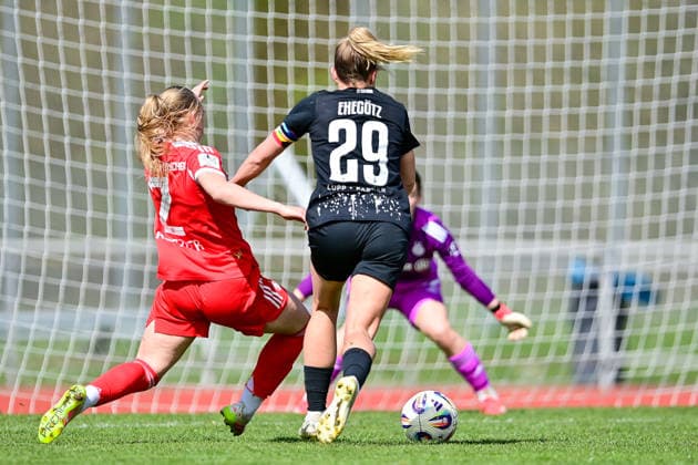 v li Eszter Reszler FCB, 2 Victoria Ezebinyuo Viktoria Berlin, 28 in duel, duel, tackle, dynamic, action, action, 05 04 2026, Aschheim Germany , Football,2 Women Bundesliga, FC Bayern München II Viktoria Berlin, DFB DFL REGULATIONS PROHIBIT ANY USE OF PHOTOGRAPHS AS IMAGE SEQUENCES AND OR QUASI VIDEO xslx