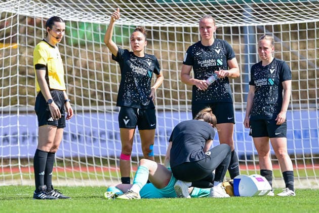 Melanie Wagner Goalkeeper, Viktoria Berlin, 1 needs treatment on the pitch, injured, injury, injured, sporting injury, v liL Lea Kretzschmar Referee Katharina Krist Viktoria Berlin, 18 signals that everything is fine, no substitution necessary, Ana Ursem Viktoria Berlin, 3 Jolina Zamorano Goalkeeper, Viktoria Berlin, 33 , 05 04 2026, Aschheim Germany , Football,2 Frauen Bundesliga, FC Bayern München II Viktoria Berlin, DFB DFL REGULATIONS PROHIBIT ANY USE OF PHOTOGRAPHS AS IMAGE SEQUENCES AND OR QUASI VIDEO xslx