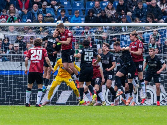 Lukas Pinckert SV 07 Elversberg, 19 in duel and header duel against Maik Nawrocki Hannover 96, 06 Hannover 96 vs SV Elversberg, Football, 2 Bundesliga, Matchday 28, Season 2025 2026, 05 04 2026 DFL REGULATIONS PROHIBIT ANY USE OF PHOTOGRAPHS AS IMAGE SEQUENCES AND OR QUASI VIDEO, Hannover 96 vs SV Elversberg, Football, 2 Bundesliga, Matchday 28, Season 2025 2026, 05 04 2026 Hannover Copyright: xEibner-Pressefoto Kruczynskix EP_DKI