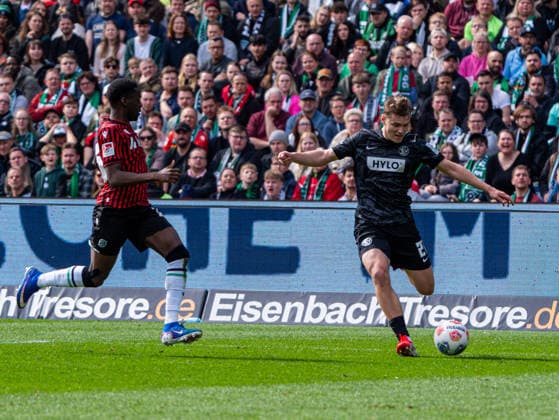 Lasse Guenther SV 07 Elversberg, 21 crosses in duel against Noel Aseko Nkili Hannover 96, 15 Hannover 96 vs SV Elversberg, Football, 2 Bundesliga, Matchday 28, Season 2025 2026, 05 04 2026 DFL REGULATIONS PROHIBIT ANY USE OF PHOTOGRAPHS AS IMAGE SEQUENCES AND OR QUASI VIDEO, Hannover 96 vs SV Elversberg, Football, 2 Bundesliga, Matchday 28, Season 2025 2026, 05 04 2026 Hannover Copyright: xEibner-Pressefoto Kruczynskix EP_DKI