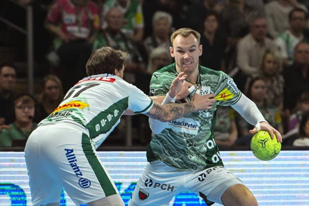 05 04 2026, xlakx, Handball Daikin HBL, Fuechse Berlin SC DHfK Leipzig v l Dean Bombac SC DHfK Leipzig , Mathias Gidsel Fuechse Berlin duel, duel, fight, tackle Berlin Daniel Lakomski
