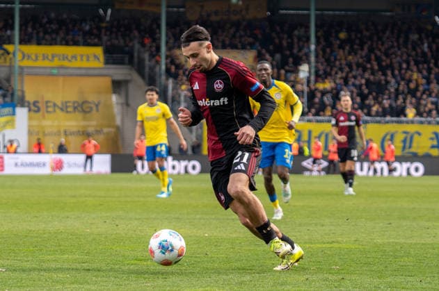 Germany Soccer, 2 Bundesliga, 28 Matchday 2025 26, Eintracht Braunschweig 1 FC Nürnberg on 05 04 in Braunschweig, Eintracht Stadion Berkay Yilmaz 1 FC Nürnberg 21 on the ball Copyright: xSvenxHeidmannx
