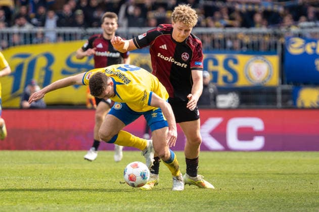 Germany Soccer, 2 Bundesliga, 28 Matchday 2025 26, Eintracht Braunschweig 1 FC Nürnberg on 05 04 in Braunschweig, Eintracht Stadion Florian Flick Eintracht Braunschweig 6 Piet Scobel 1 FC Nürnberg 39 Copyright: xSvenxHeidmannx