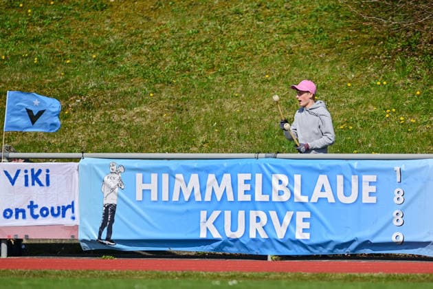 A single fan of Viktoria Berlin drums and makes mood, fans, audience, spectators, mood, atmosphere, stadium, 05 04 2026, Aschheim Germany , Football,2 Women Bundesliga, FC Bayern München II Viktoria Berlin, DFB DFL REGULATIONS PROHIBIT ANY USE OF PHOTOGRAPHS AS IMAGE SEQUENCES AND OR QUASI VIDEO xslx