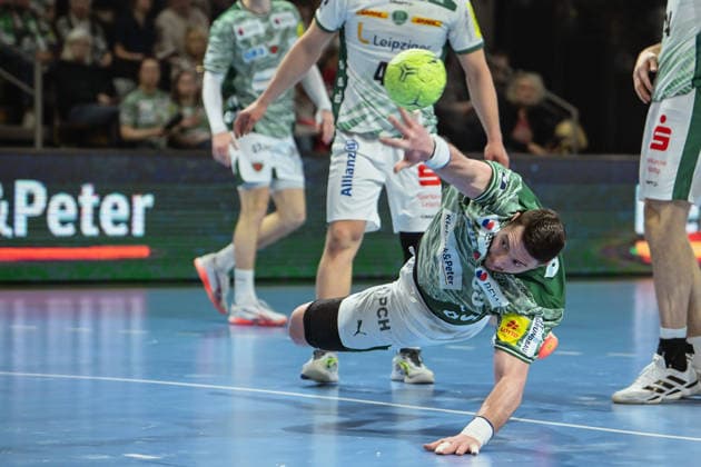 05 04 2026, xlakx, Handball Daikin HBL, Fuechse Berlin SC DHfK Leipzig v l Mijajlo Marsenic Fuechse Berlin throws goal Berlin Daniel Lakomski