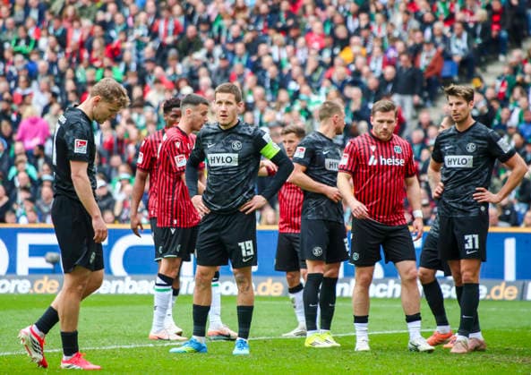 Germany Soccer 2 Bundesliga 2025 2026, 28 Matchday Hannover 96 vs SV 07 Elversberg Heinz von Heiden Arena Stadion Hannover Lukas Pinckert SV 07 Elversberg, 19 Benjamin Källman Benjamin Kallman Hannover 96, 9 Hannover Copyright: xAymanxAlahmedx