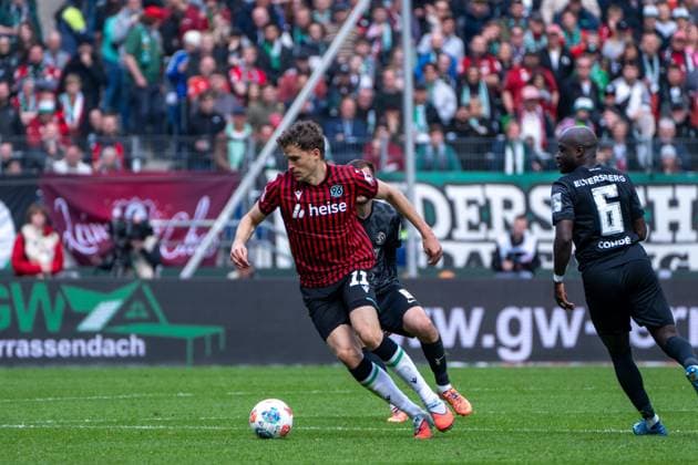 Germany 2 Bundesliga 2025 2026, Matchday 28 Hannover 96 vs SV Elversberg Heinz von Heiden Arena Hannover Benedikt Pichler Hannover 96, 11 on the ball Copyright: xTomxLauruschkatx