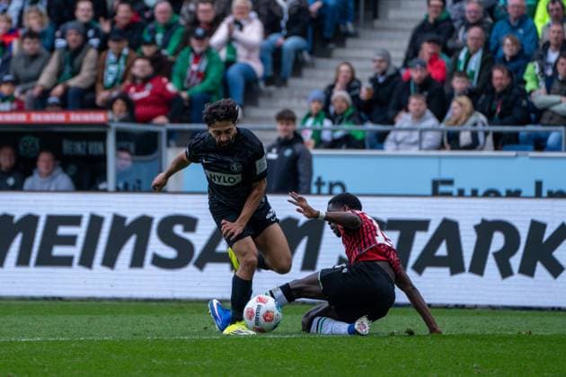 Germany 2 Bundesliga 2025 2026, Matchday 28 Hannover 96 vs SV Elversberg Heinz von Heiden Arena Hannover Immanuel Pherai SV 07 Elversberg, 22 on the ball Copyright: xTomxLauruschkatx
