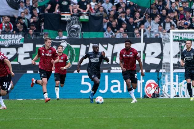 Germany 2 Bundesliga 2025 2026, Matchday 28 Hannover 96 vs SV Elversberg Heinz von Heiden Arena Hannover Amara CondÃ SV 07 Elversberg, 6 on the ball Copyright: xTomxLauruschkatx