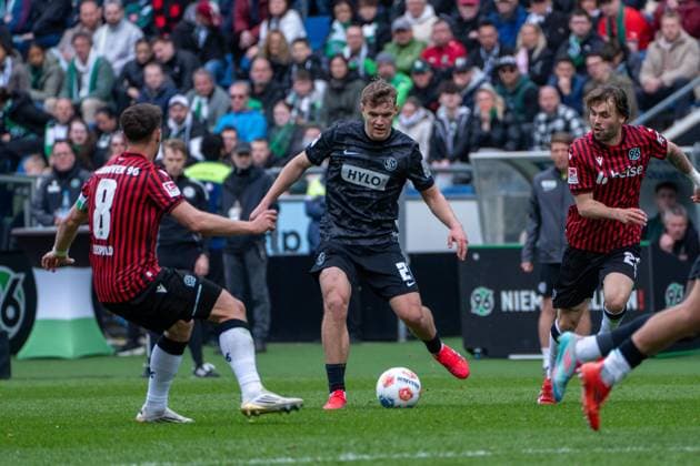 Germany 2 Bundesliga 2025 2026, 28 Matchday Hannover 96 vs SV Elversberg Heinz von Heiden Arena Hannover Tom Zimmerschied SV 07 Elversberg, 29 on the ball Copyright: xTomxLauruschkatx