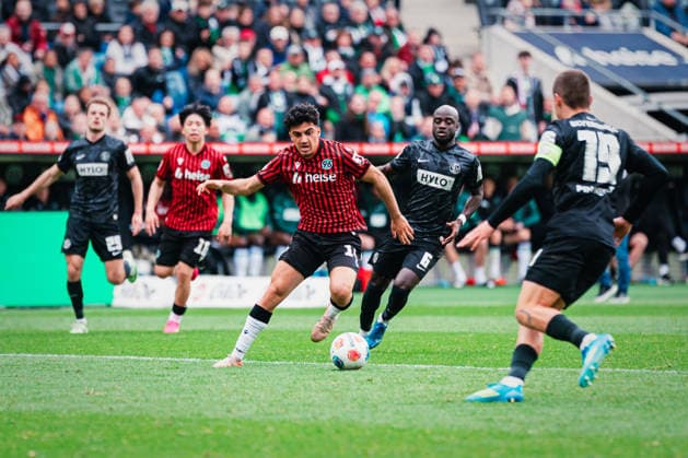 2 Bundesliga Hannover 96 vs SV Elversberg, 05 04 2026 Husseyn Chakroun Hannover 96, 14 on the ball Football, 2 Bundesliga, 28 Matchday Hannover 96 vs SV Elversberg on 05 04 2026 at Heinz von Heiden Arena, Hannover DFL REGULATIONS PROHIBIT ANY USE OF PHOTOGRAPHS AS IMAGE SEQUENCES AND OR QUASI VIDEO Copyright: xBEAUTIFULxSPORTS Tonhäuserx