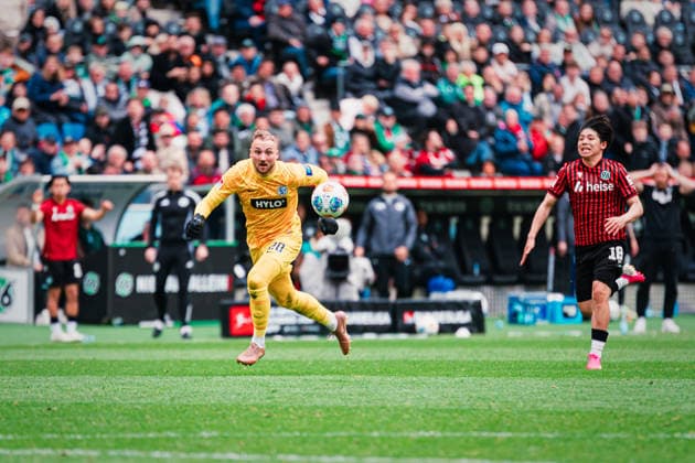 2 Bundesliga Hannover 96 vs SV Elversberg, 05 04 2026 Nicolas Kristof SV Elversberg, 20 vs Daisuke Yokota Hannover 96, 18 Soccer, 2 Bundesliga, 28 Matchday Hannover 96 vs SV Elversberg on 05 04 2026 at Heinz von Heiden Arena, Hannover DFL REGULATIONS PROHIBIT ANY USE OF PHOTOGRAPHS AS IMAGE SEQUENCES AND OR QUASI VIDEO Copyright: xBEAUTIFULxSPORTS Tonhäuserx