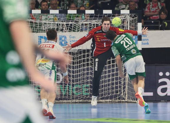 GER HBL Season 2025 2026 FÜCHSE Berlin vs SC DhfK Leipzig, 05 04 26, Max Schmeling Halle, Berlin, Domenico EBNER SC DHfK Leipzig 1 , Tim FREIHÖFER Füchse Berlin 20 , seven-meter penalty throw