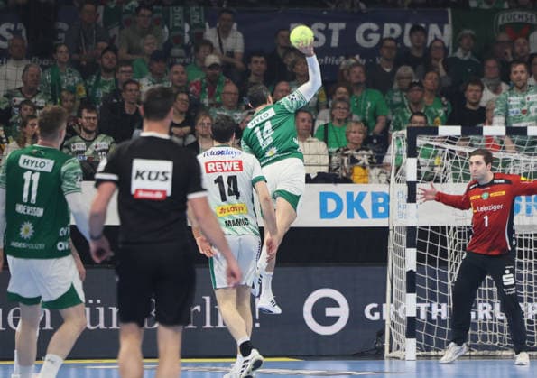 GER HBL Season 2025 2026 FÜCHSE Berlin vs SC DhfK Leipzig, 05 04 26, Max Schmeling Halle, Berlin, Aitor ARINO Füchse Berlin 14 flies in from outside and overcomes Domenico EBNER SC DHfK Leipzig 1