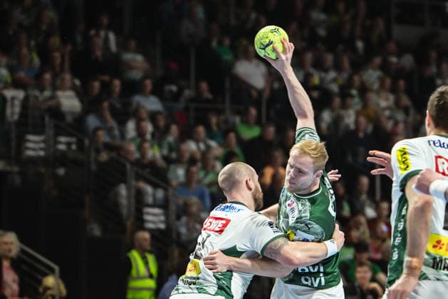 05 04 2026, xlakx, Handball Daikin HBL, Fuechse Berlin SC DHfK Leipzig v l Moritz Preuss SC DHfK Leipzig , Matthes Langhoff Fuechse Berlin duel, duel, fight, tackle Berlin Daniel Lakomski