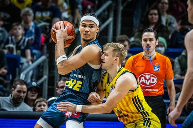 Basketball Berlin 05 04 2026 Season 2025 2026 EasyCredit BBL 1 Bundesliga Men, Men Alba Berlin EWE Baskets Oldenburg Nicholas Tischler Oldenburg, No 11 Sam Griesel Alba Berlin, No 05