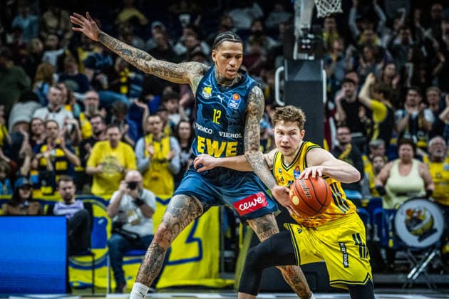 Basketball Berlin 05 04 2026 Season 2025 2026 EasyCredit BBL 1 Bundesliga Men, Men Alba Berlin EWE Baskets Oldenburg bennet Hundt Alba Berlin, No 33 Michale Kyser Oldenburg, No 12
