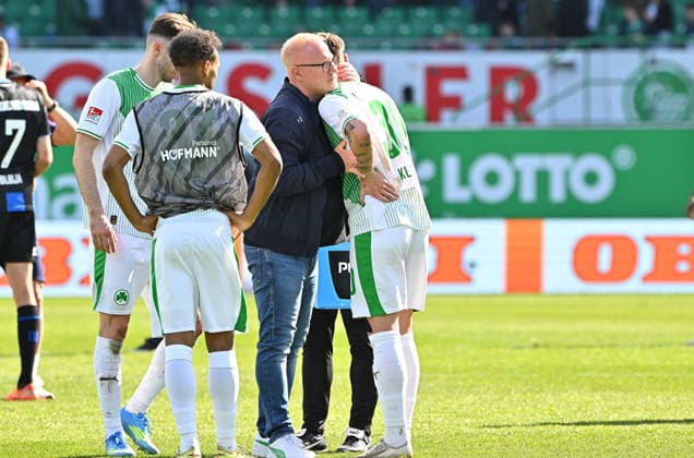 05 04 2026 Soccer Season 2025 2026 2 Soccer Bundesliga 28 Matchday SpVgg Greuther Fürth Kleeblatt SGF SC Paderborn 07 SCP Sportfoto Zink MeZi xmexzix DFL regulations prohibit any use of photographs as image sequences and or quasi video only for editorial use Branimir Hrgota 10, SpVgg Greuther Fürth Julian Green 37, SpVgg Greuther Fürth Heiko Vogel Trainer SpVgg Greuther Fürth Felix Klaus 30, SpVgg Greuther Fürth disappointed Disappointment after the end of the match