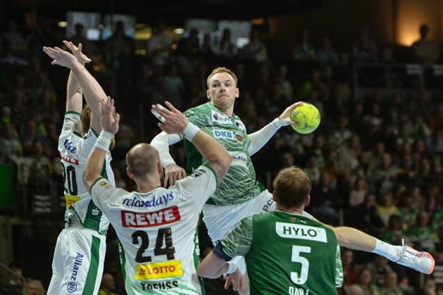 05 04 2026, xlakx, Handball Daikin HBL, Fuechse Berlin SC DHfK Leipzig f l William Bogojevic SC DHfK Leipzig , Moritz Preuss SC DHfK Leipzig , Mathias Gidsel Fuechse Berlin , Max Darj Fuechse Berlin goes for a jump shot Berlin Daniel Lakomski