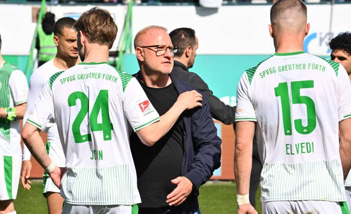 05 04 2026 Soccer Season 2025 2026 2 Soccer Bundesliga 28 Matchday SpVgg Greuther Fürth Kleeblatt SGF SC Paderborn 07 SCP Sportfoto Zink xwoxzix DFL regulations prohibit any use of photographs as image sequences and or quasi video only for editorial use Heiko Vogel Trainer SpVgg Greuther Fürth at Mannschaft Team disappointed disappointment after the end of the match