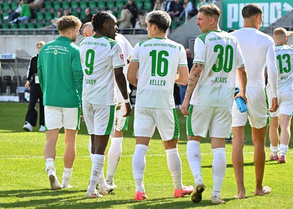 05 04 2026 Soccer Season 2025 2026 2 Soccer Bundesliga 28 Matchday SpVgg Greuther Fürth Kleeblatt SGF SC Paderborn 07 SCP Sportfoto Zink MeZi xmexzix DFL regulations prohibit any use of photographs as image sequences and or quasi video only for editorial use Jannik Dehm 23, SpVgg Greuther Fürth Noel Futkeu 9, SpVgg Greuther Fürth Aaron Keller 16, SpVgg Greuther Fürth Felix Klaus 30, SpVgg Greuther Fürth disappointed Disappointment after the end of the match