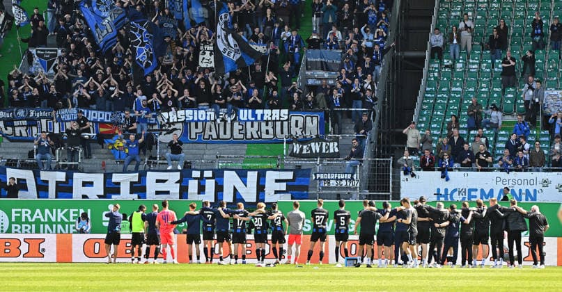 05 04 2026 Soccer Season 2025 2026 2 Soccer Bundesliga 28 Matchday SpVgg Greuther Fürth Kleeblatt SGF SC Paderborn 07 SCP Sportfoto Zink MeZi xmexzix DFL regulations prohibit any use of photographs as image sequences and or quasi video only for editorial use Jubel Freude nach Spielende mit Fans Fanblock bei Paderborn