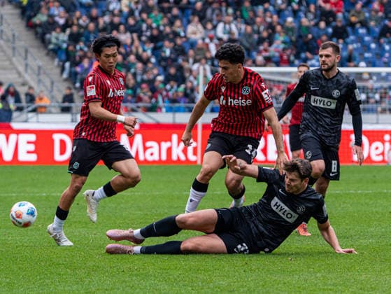 Husseyn Chakroun Hannover 96, 14 in duel against Maximilian Rohr SV 07 Elversberg, 31 Hannover 96 vs SV Elversberg, Football, 2 Bundesliga, Matchday 28, Season 2025 2026, 05 04 2026 DFL REGULATIONS PROHIBIT ANY USE OF PHOTOGRAPHS AS IMAGE SEQUENCES AND OR QUASI VIDEO, Hannover 96 vs SV Elversberg, Football, 2 Bundesliga, Matchday 28, Season 2025 2026, 05 04 2026 Hannover Copyright: xEibner-Pressefoto Kruczynskix EP_DKI