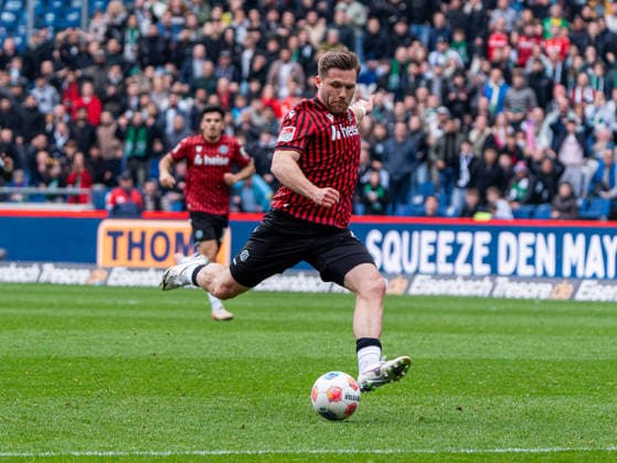 Benjamin Kaellman Hannover 96, 09 on goal Hannover 96 vs SV Elversberg, Football, 2 Bundesliga, Matchday 28, Season 2025 2026, 05 04 2026 DFL REGULATIONS PROHIBIT ANY USE OF PHOTOGRAPHS AS IMAGE SEQUENCES AND OR QUASI VIDEO, Hannover 96 vs SV Elversberg, Football, 2 Bundesliga, Matchday 28, Season 2025 2026, 05 04 2026 Hannover Copyright: xEibner-Pressefoto Kruczynskix EP_DKI