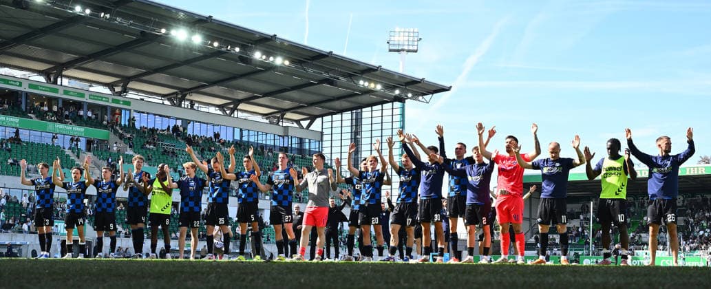 05 04 2026 Soccer Season 2025 2026 2 Soccer Bundesliga 28 Matchday SpVgg Greuther Fürth Kleeblatt SGF SC Paderborn 07 SCP Sportfoto Zink xwoxzix DFL regulations prohibit any use of photographs as image sequences and or quasi video only for editorial use Mannschaft Team Paderborn vor Fans Fanblock nach Spielende Jubel Freude