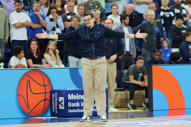 Carlo Finetti MLP Academics Heidelberg, Head Couch gestures with his hands GER, MLP Academics Heidelberg vs Rostock Seawolves, Basketball, easycredit Basketball Bundesliga, 28 Matchday, Season, 2025 2026, 05 04 2026 GER, MLP Academics Heidelberg vs Rostock Seawolves, Basketball, easycredit Basketball Bundesliga, 28 Matchday, Season, 2025 2026, 205 04 2026 Heidelberg Copyright: xEibner-Pressefoto JoergxHirschx EP_JHH