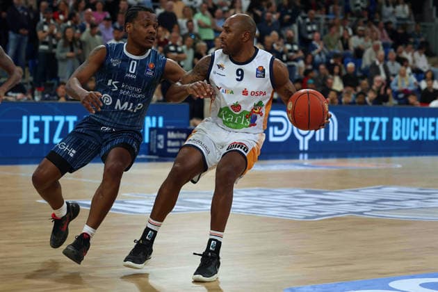 v li in duel, DJ Horne MLP Academics Heidelberg, 0 DeAndre Lansdowne Rostock Seawolves, 9 GER, MLP Academics Heidelberg vs Rostock Seawolves, Basketball, easycredit Basketball Bundesliga, 28 Matchday, Season, 2025 2026, 05 04 2026 GER, MLP Academics Heidelberg vs Rostock Seawolves, Basketball, easycredit Basketball Bundesliga, 28 Matchday, Season, 2025 2026, 205 04 2026 Heidelberg Copyright: xEibner-Pressefoto JoergxHirschx EP_JHH