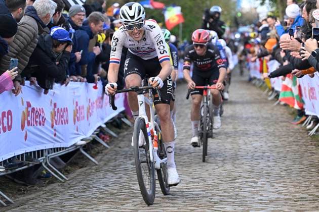Ronde van Vlaanderen 2026 Cycling Race OUDENAARDE, BELGIUM - APRIL 05 : Watson Samuel (GBR) of INEOS Grenadiers during the 110th edition of Ronde van Vlaanderen an UCI World Tour 1.UWT one day cycling road race for Men Elite of 271 km with start in Antwerpen and finish in Oudenaarde on April 5, 2026 in Oudenaarde, Belgium, 05 04 2026 ( Motordriver Guy De Vuyst - Oudenaarde Belgium  Copyright: xNicoxVereeckenx