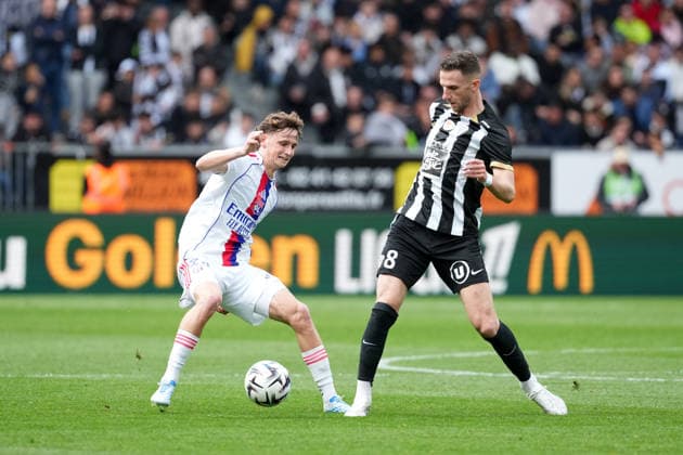 Angers SCO v Olympique Lyonnais - Ligue 1 McDonald s 2025 2026 23 Tyler MORTON (ol) - 08 Branco VAN DEN BOOMEN (sco) during the Ligue 1 McDonald s match between Angers and Lyon at Stade Raymond Kopa on April 5, 2026 in Angers, France. Angers France  Copyright: xFEPx 776348344