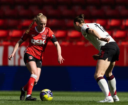 Charlton Athletic Women v Liverpool Women Adobe Womens FA Cup Lucy Fitzgerald of Charlton Athletic Women in possession during the Adobe Womens FA Cup Quarter-final match at The Valley, London 05 04 2026 UK Newspapers OUT Copyright: xBenxPetersx FIL-23223-0089