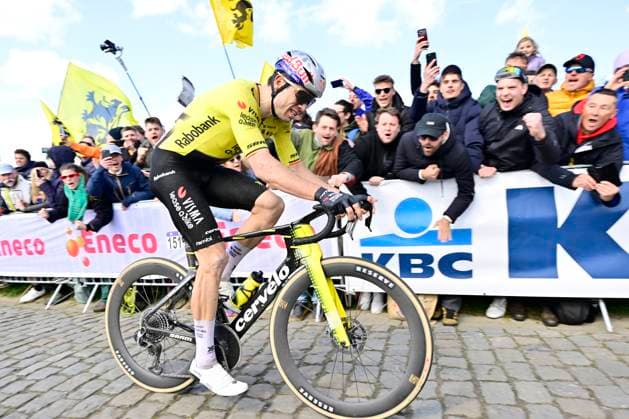 Ronde van Vlaanderen 2026 Cycling Race OUDENAARDE, BELGIUM - APRIL 05 : Van Aert Wout (BEL) of Team Visma I Lease a Bike on the Paterberg climb during the 110th edition of Ronde van Vlaanderen an UCI World Tour 1.UWT one day cycling road race for Men Elite of 271 km with start in Antwerpen and finish in Oudenaarde on April 5, 2026 in Oudenaarde, Belgium, 05 04 2026 ( Motordriver Guy De Vuyst - Oudenaarde Belgium  Copyright: xJanxDexMeuleneirx