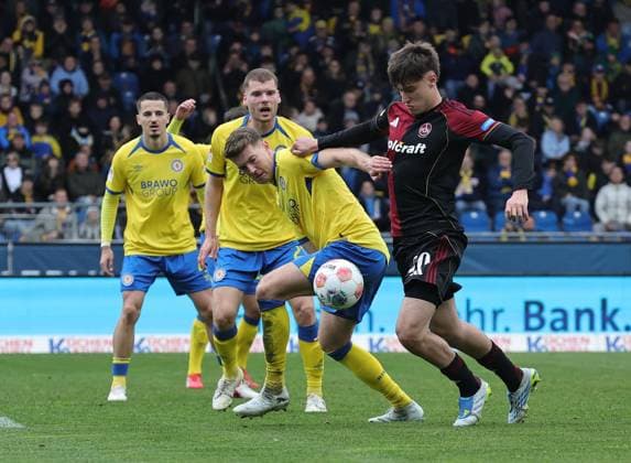 05 04 2026 Soccer Season 2025 2026 2 Soccer Bundesliga 28 Matchday Eintracht Braunschweig BTSV EBS 1 FC Nürnberg FCN Club Sportfoto Zink DaMa xdaxmax DFL regulations prohibit any use of photographs as image sequences and or quasi video only for editorial use Florian Flick 6, Eintracht Braunschweig BTSV EBS Javier Fernandez 20, 1 FC Nürnberg FCN