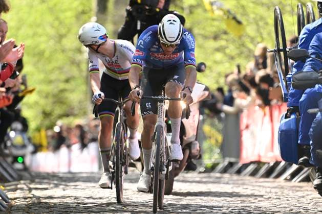 Ronde van Vlaanderen 2026 Cycling Race OUDENAARDE, BELGIUM - APRIL 05 : Pogacar Tadej (SLO) of UAE Team Emirates - XRG, Van Der Poel Mathieu (NED) of Alpecin - Premier Tech during the 110th edition of Ronde van Vlaanderen an UCI World Tour 1.UWT one day cycling road race for Men Elite of 271 km with start in Antwerpen and finish in Oudenaarde on April 5, 2026 in Oudenaarde, Belgium, 05 04 2026 ( Motordriver Guy De Vuyst - Oudenaarde Belgium  Copyright: xNicoxVereeckenx