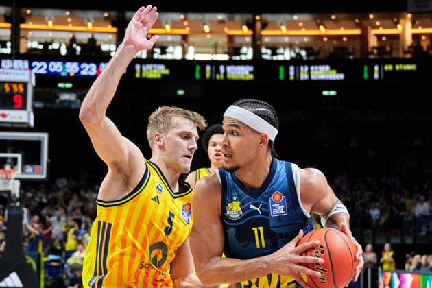 Nicholas Tischer EWE Baskets Oldenburg, 11 , Sam Griesel Alba Berlin, 05 , GER, ALBA Berlin vs EWE Baskets Oldenburg, Basketball Men, easy Credit BBL, Season 2025 2026, 28 Matchday, 05 04 2026 GER, ALBA Berlin vs EWE Baskets Oldenburg, Basketball Men, easy Credit BBL, Season 2025 2026, 28 Matchday, 05 04 2026 Berlin Copyright: xClaudiusxRauch,xEibner-Pressefotox xClaudiusxRauchx EP_CRH