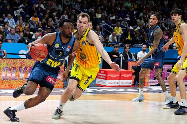 Dakarai Tucker EWE Baskets Oldenburg, 07, Malte Delow Alba Berlin, 06 , GER, ALBA Berlin vs EWE Baskets Oldenburg, Basketball Men, easy Credit BBL, Season 2025 2026, 28 Matchday, 05 04 2026 GER, ALBA Berlin vs EWE Baskets Oldenburg, Basketball Men, easy Credit BBL, Season 2025 2026, 28 Matchday, 05 04 2026 Berlin Copyright: xClaudiusxRauch,xEibner-Pressefotox xClaudiusxRauchx EP_CRH