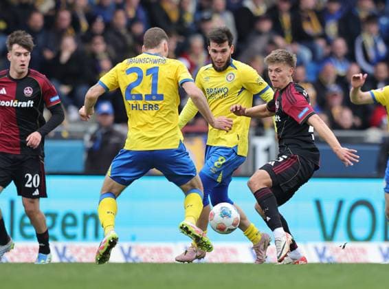 05 04 2026 Soccer Season 2025 2026 2 Soccer Bundesliga 28 Matchday Eintracht Braunschweig BTSV EBS 1 FC Nürnberg FCN Club Sportfoto Zink DaMa xdaxmax DFL regulations prohibit any use of photographs as image sequences and or quasi video only for editorial use Kevin Ehlers 21, Eintracht Braunschweig BTSV EBS Finn Ole Becker 25, 1 FC Nürnberg FCN