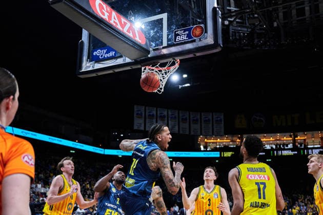 Michale Kyser EWE Baskets Oldenburg, 12 , Norris Agbakoko Alba Berlin, 17 , GER, ALBA Berlin vs EWE Baskets Oldenburg, Basketball Men, easy Credit BBL, Season 2025 2026, 28 Matchday, 05 04 2026 GER, ALBA Berlin vs EWE Baskets Oldenburg, Basketball Men, easy Credit BBL, Season 2025 2026, 28 Matchday, 05 04 2026 Berlin Copyright: xClaudiusxRauch,xEibner-Pressefotox xClaudiusxRauchx EP_CRH