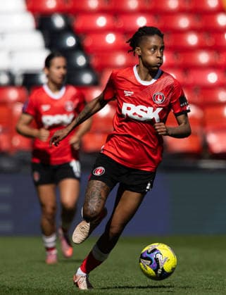 Charlton Athletic Women v Liverpool Women Adobe Womens FA Cup Elisha N Dow of Charlton Athletic Women in possession during the Adobe Womens FA Cup Quarter-final match at The Valley, London 05 04 2026 UK Newspapers OUT Copyright: xBenxPetersx FIL-23223-0105